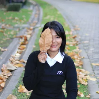 Siriwan photo 5, asian, average, black hair, 163 cm, 55 kg, Small bust, Hong Kong