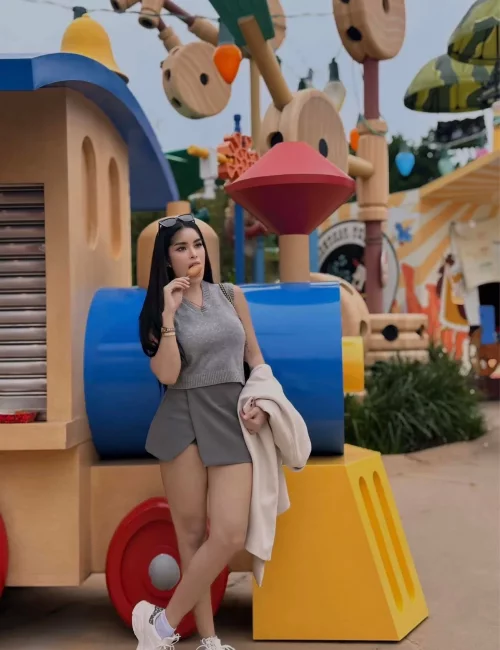 Wichuda photo 5, asian, busty, black hair, 175 cm, 63 kg, Large bust, Hong Kong