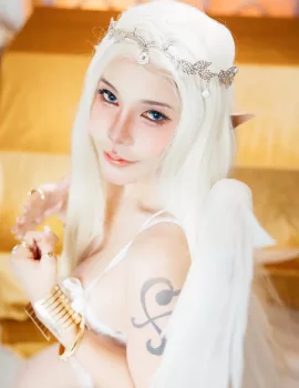 Thuy photo 1, asian, petite, red hair, 161 cm, 50 kg, Medium bust, Hong Kong