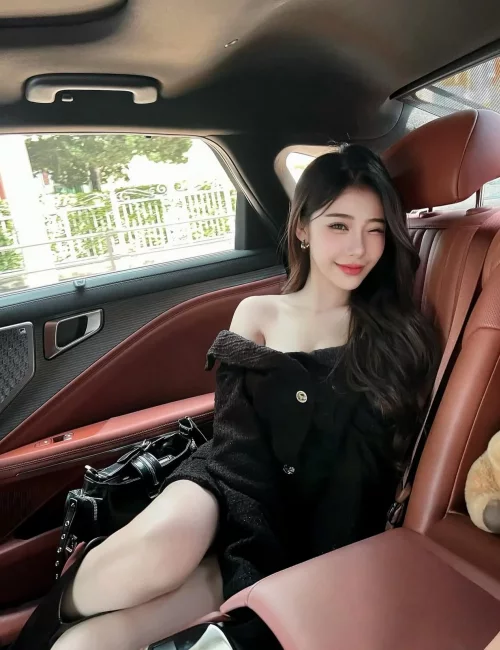 Natsumi photo 1, asian, petite, black hair, 162 cm, 51 kg, Small bust, Hong Kong