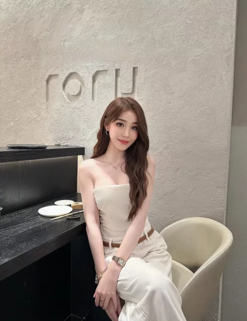 Natsumi photo 5, asian, petite, black hair, 162 cm, 51 kg, Small bust, Hong Kong