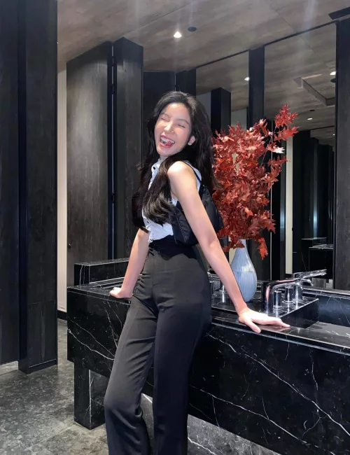 Dawon photo 3, asian, athletic, black hair, 170 cm, 59 kg, Small bust, Hong Kong
