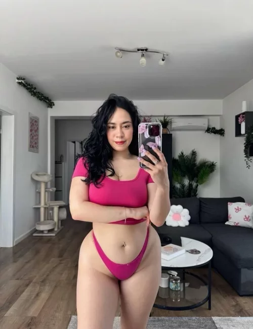Vivian photo 5, latino, busty, black hair, 165 cm, 52 kg, Large bust, Hong Kong
