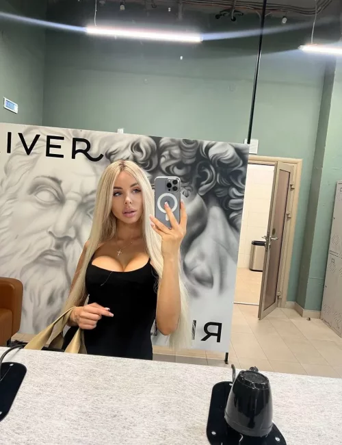 Darya photo 5, european, curvy, blonde hair, 170 cm, 63 kg, Large bust, Hong Kong