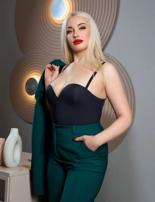 Vanda photo 4, slavic, average, blonde hair, 167 cm, 58 kg, Medium bust, Hong Kong