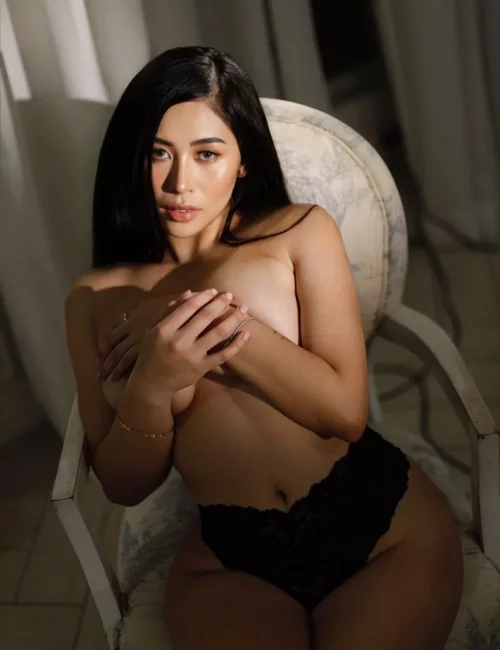 Butri photo 8, asian, average, black hair, 170 cm, 61 kg, Medium bust, Hong Kong