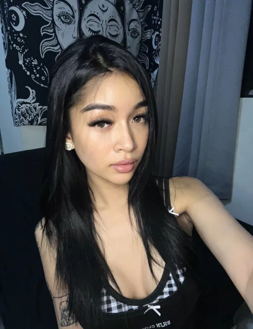 Yasmina photo 16, slavic, petite, black hair, 157 cm, 50 kg, Medium bust, Hong Kong