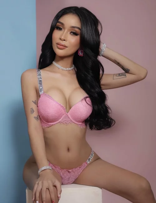 Yasmina photo 2, slavic, petite, black hair, 157 cm, 50 kg, Medium bust, Hong Kong