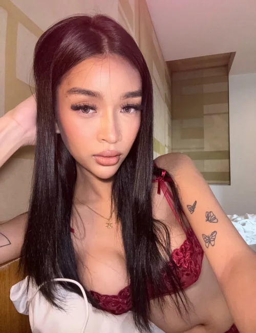 Yasmina photo 3, slavic, petite, black hair, 157 cm, 50 kg, Medium bust, Hong Kong