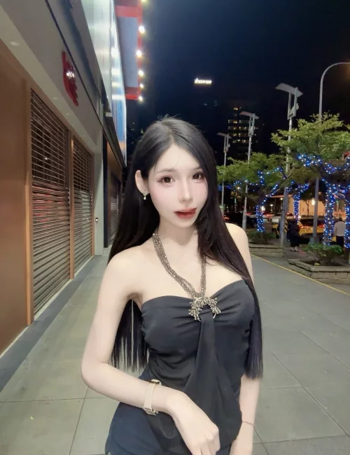 Nguyet photo 14, asian, athletic, black hair, 169 cm, 57 kg, Medium bust, Hong Kong