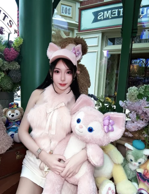 Nguyet photo 22, asian, athletic, black hair, 169 cm, 57 kg, Medium bust, Hong Kong