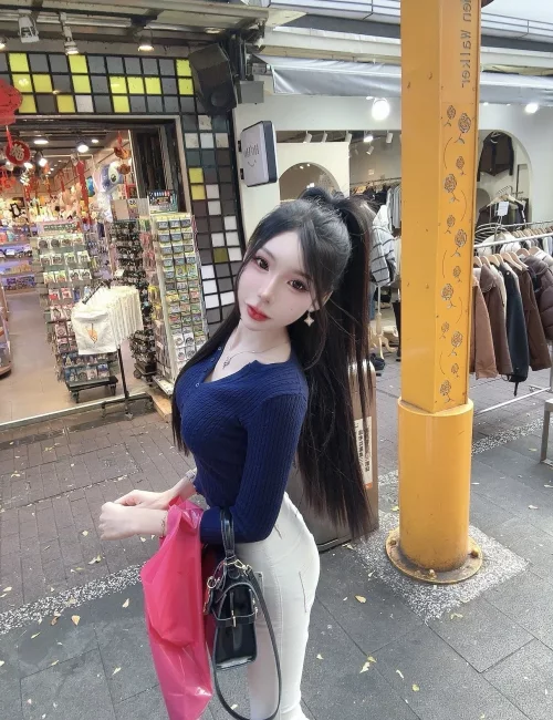 Nguyet photo 26, asian, athletic, black hair, 169 cm, 57 kg, Medium bust, Hong Kong