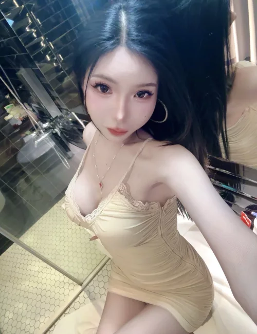 Nguyet photo 7, asian, athletic, black hair, 169 cm, 57 kg, Medium bust, Hong Kong