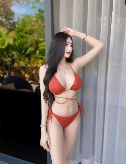 Lindsey photo 2, slavic, curvy, black hair, 167 cm, 59 kg, Large bust, Hong Kong