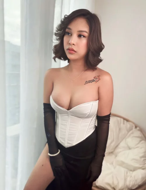 Madeline photo 7, asian, petite, brunette, 160 cm, 49 kg, Medium bust, Hong Kong