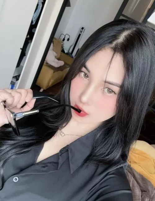 Shino photo 1, asian, average, black hair, 168 cm, 58 kg, Small bust, Hong Kong