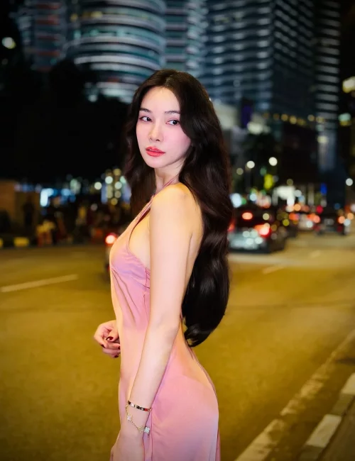 Itsuki photo 18, asian, average, brunette, 168 cm, 60 kg, Small bust, Hong Kong
