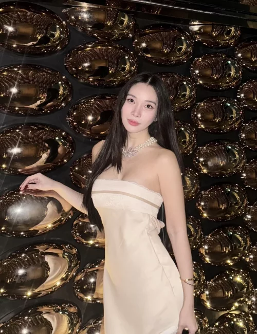 Itsuki photo 7, asian, average, brunette, 168 cm, 60 kg, Small bust, Hong Kong