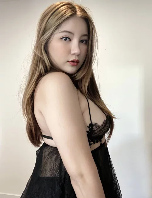 Viviene photo 3, asian, busty, blonde hair, 179 cm, 66 kg, Large bust, Hong Kong
