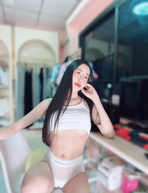 Wanpen photo 3, asian, athletic, black hair, 173 cm, 61 kg, Medium bust, Hong Kong