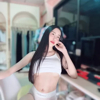 Wanpen photo 3, asian, athletic, black hair, 173 cm, 61 kg, Medium bust, Hong Kong