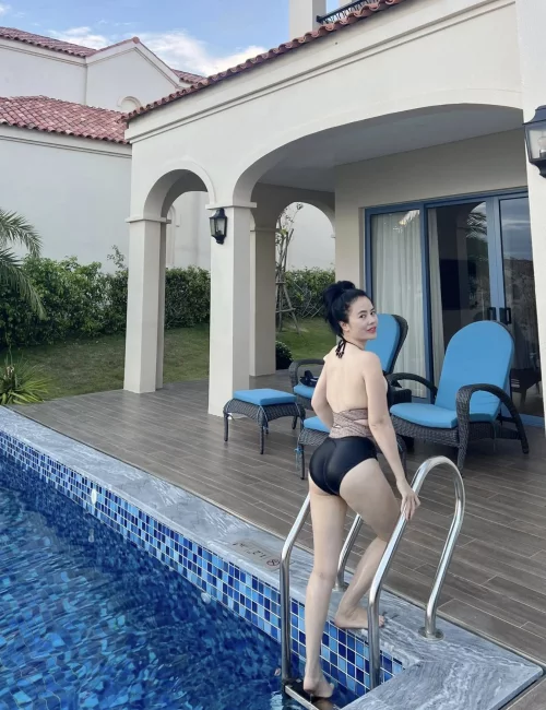 Feiyan photo 4, asian, athletic, black hair, 165 cm, 54 kg, Medium bust, Hong Kong
