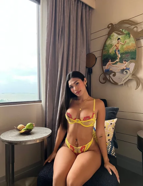 Aniqa photo 2, asian, busty, black hair, 163 cm, 53 kg, Large bust, Hong Kong