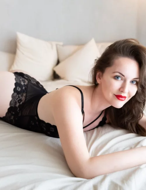 Dominique photo 5, european, athletic, brunette, 165 cm, 53 kg, Medium bust, Hong Kong