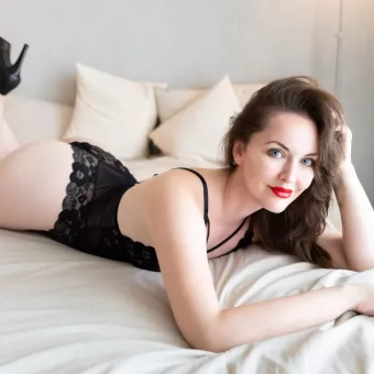 Dominique photo 5, european, athletic, brunette, 165 cm, 53 kg, Medium bust, Hong Kong