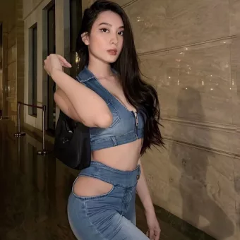 Alycia photo 2, asian, petite, black hair, 156 cm, 48 kg, Medium bust, Hong Kong